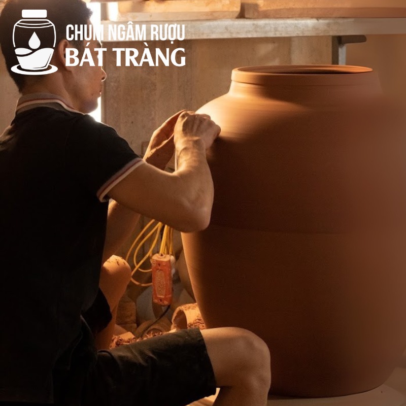 Chế tác chum sành Bát Tràng kỹ lưỡng