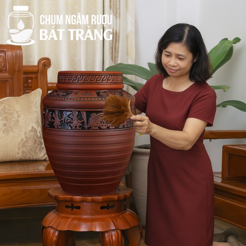 Vệ sinh chum rượu Bát Tràng